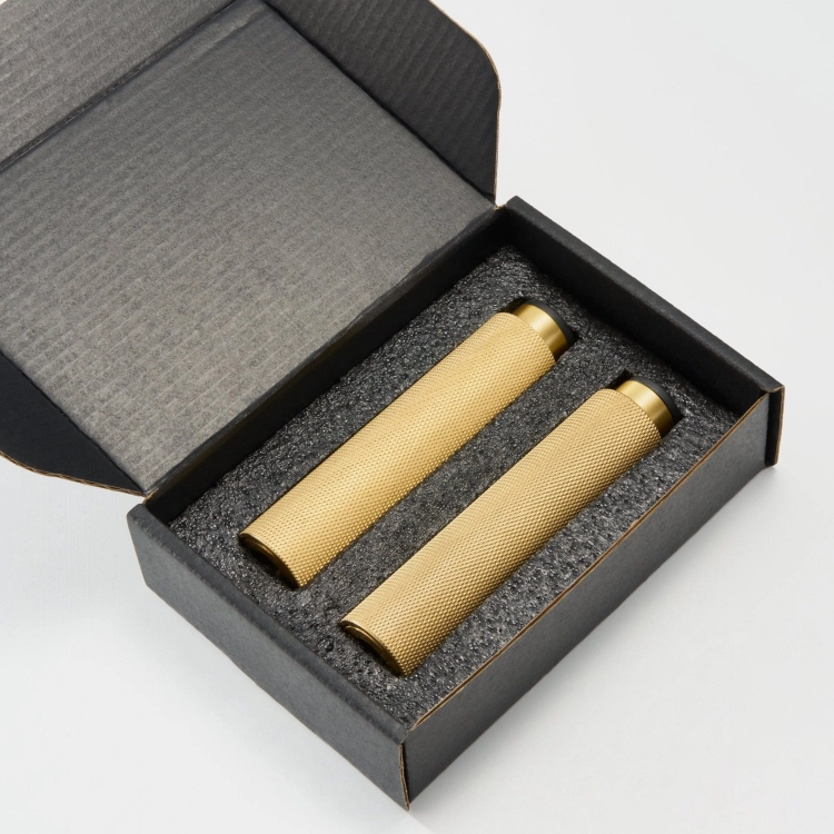 sten-solid-brass-knurled-furniture-legs-meraki-512403[1].jpg