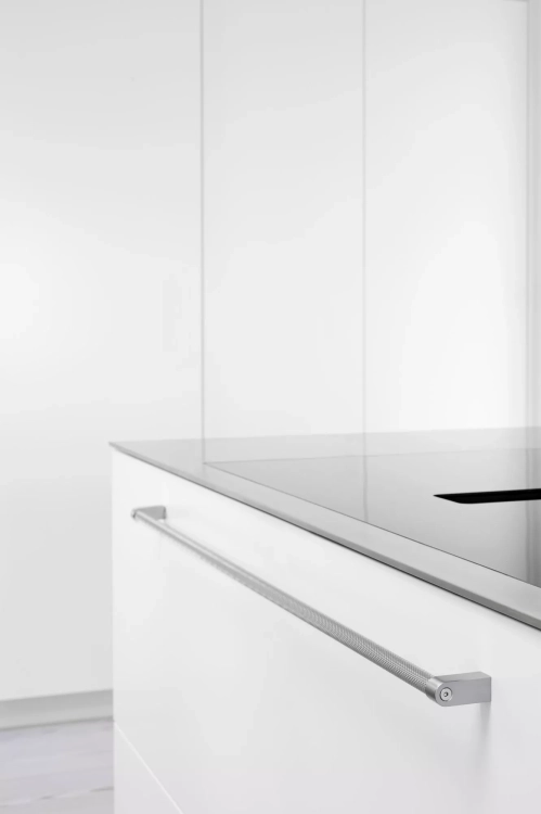 7734.