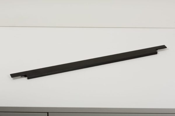 Uchwyt meblowy krawędziowy Linear 697