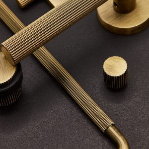 Uchwyt meblowy podłużny Helix Stripe 224 Antyczny brąz