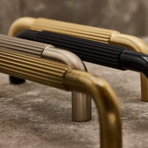 Uchwyt meblowy podłużny Helix Stripe 160 Srebrny Szczotkowany