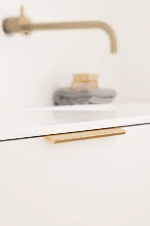 Uchwyt meblowy krawędziowy EDGE STRAIGHT 160 mm - mosiądz szczotkowany