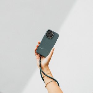 Native Union City Grip - smycz do telefonu na nadgarstek (slate green)