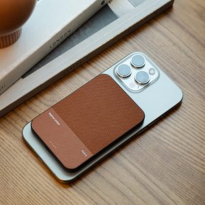 Native Union (Re)Classic Qi2 Power Bank - magnetyczny powerbank 5000 mAh kompatybilny z MagSafe i Qi2, kabel USB - C - USB - C 15 cm w zestawie (tan)