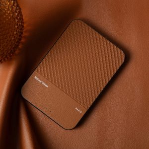 Native Union (Re)Classic Qi2 Power Bank - magnetyczny powerbank 5000 mAh kompatybilny z MagSafe i Qi2, kabel USB - C - USB - C 15 cm w zestawie (tan)