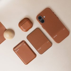 Native Union (Re)Classic Qi2 Power Bank - magnetyczny powerbank 5000 mAh kompatybilny z MagSafe i Qi2, kabel USB - C - USB - C 15 cm w zestawie (tan)