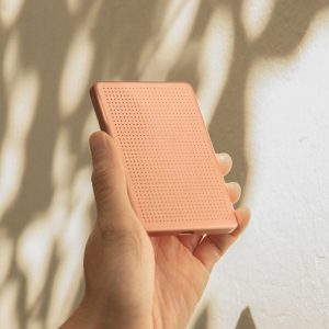 Native Union Active Power Bank - magnetyczny powerbank 5000 mAh kompatybilny z MagSafe i Qi2, kabel USB - C - USB - C 15 cm w zestawie (apricot)
