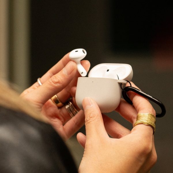 Native Union Active Case - silikonowe etui ochronne na AirPods 4 (sandstone)