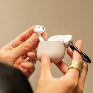 Native Union Active Case - silikonowe etui ochronne na AirPods 4 (sandstone)
