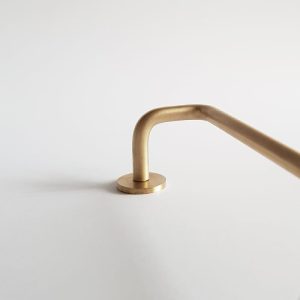 AVA BRASS uchwyt meblowy podłużny mosiężny nielakierowany