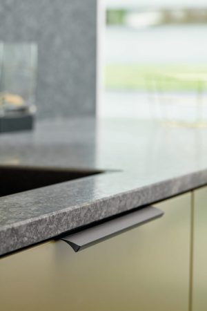 Uchwyt krawędziowy EDGE STRAIGHT 160 mm, czarny mat