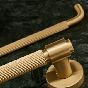 Uchwyt meblowy podłużny Helix Stripe 160 Złoty Szczotkowany