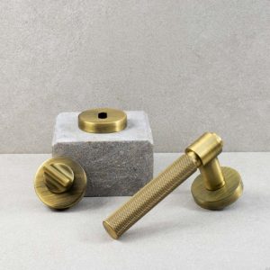 Klamka do drzwi Helix 200 Metalowa Antyczny brąz Standard Skandynawski