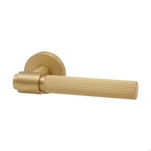 Klamka do drzwi Helix Stripe 200 Złota Szczotkowana Standard Skandynawski