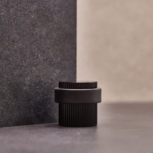 Stopka Stoper do drzwi podłogowy Helix Stripe Czarny
