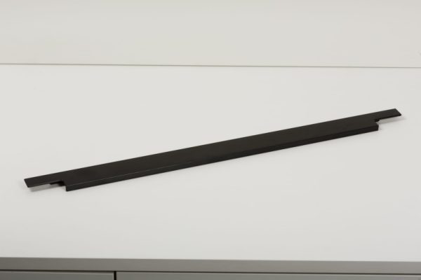 Uchwyt meblowy krawędziowy Linear 697