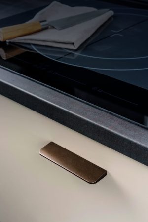 UCHWYT MEBLOWY PODŁUŻNY PEAK 64 ALUMINIOWY METALICZNY SZARY