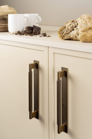 UCHWYT MEBLOWY PODŁUŻNY Z PODKŁADKĄ ARPA PLATE 192 ALUMINIOWY RUSTYKALNY ZŁOTY