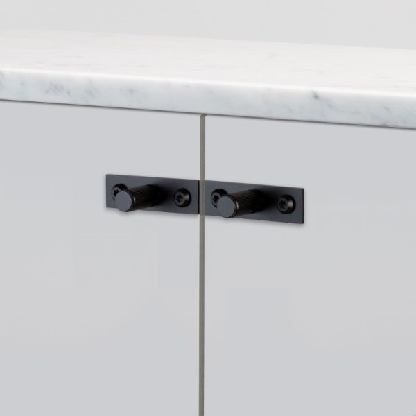 Gałki meblowe z podkładką FURNITURE KNOB PLATE LINEAR Metalowe czarne (zestaw)
