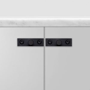 Gałki meblowe z podkładką FURNITURE KNOB PLATE LINEAR Metalowe czarne (zestaw)