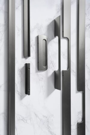 Uchwyt meblowy podłużny Peak 448 Aluminiowy Metaliczny Szary