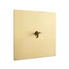 Włącznik pojedynczy w ramce brushed golden brass z kolekcji Font 5.1