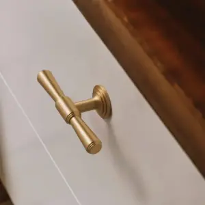 Uchwyt meblowy mosiężny, prosty