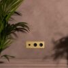 Kew Gniazdo USB-C 30 W i Schuko typu F x 2 w potrójnej ramce – Antyczny mosiądz, Czarny