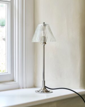 Cotswold mała lampa stołowa z ryflowanym szkłem – Polerowany nikiel