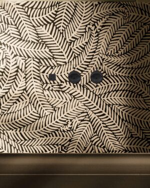 Kew Gniazdo USB-C 30W i szwajcarskie typu J x 2 w potrójnej ramce – Przezroczysty, Czarny