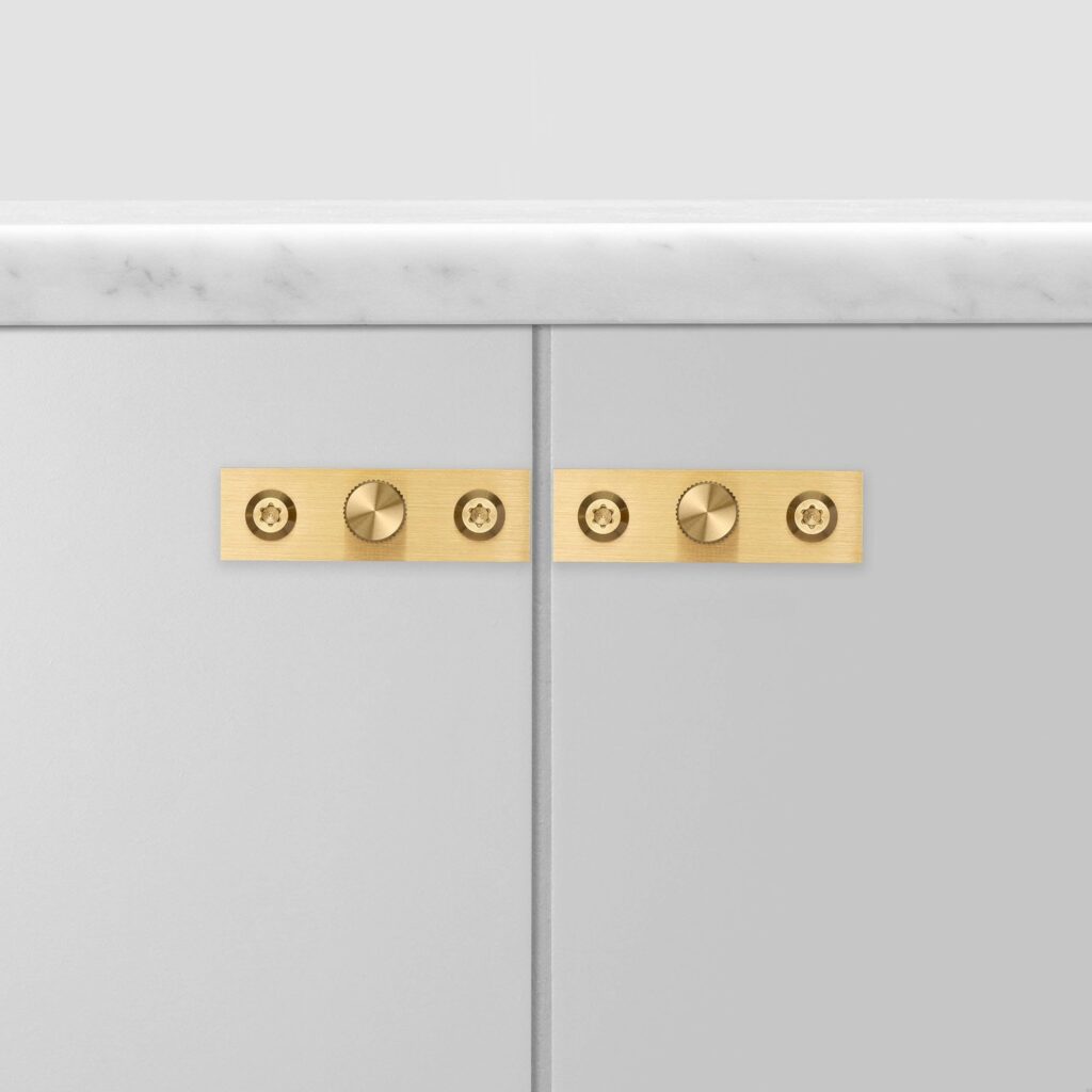 Gałka meblowa z podkładką Linear Plate 12 (zestaw 2 szt.) – Złoty