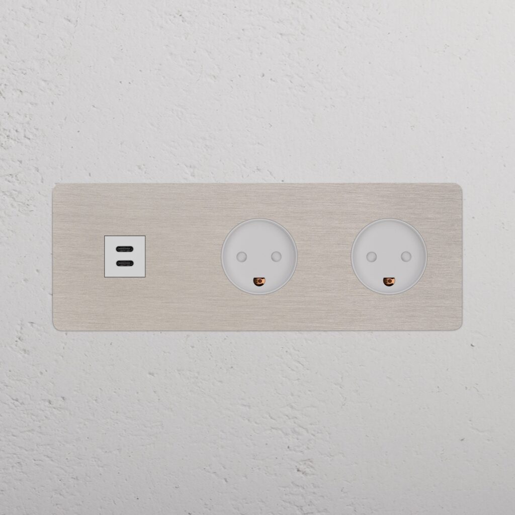 Kew Gniazdo USB-C 30 W i duńskie typu K x 2 w potrójnej ramce – Satynowy nikiel, Biały