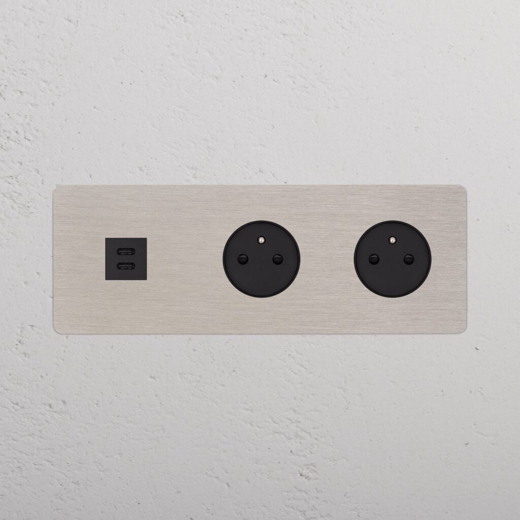 Kew Gniazdo USB-C 30 W i francusko/belgijskie typu E x 2 w potrójnej ramce – Satynowy nikiel, Czarny