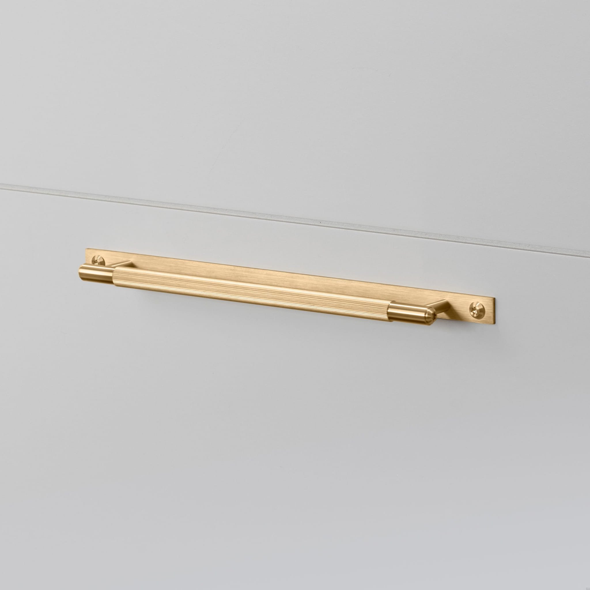 Uchwyt meblowy podłużny z podkładką Linear Plate 225 – Złoty