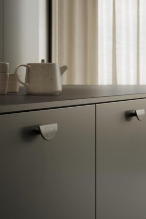 Uchwyt meblowy podłużny Horizon Small 32 Drewniany Dębowy Czarny