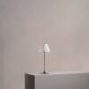 Cotswold lampa stołowa z ryflowanym szkłem z możliwością ładowania – Polerowany nikiel