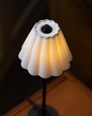 Cotswold mała lampa stołowa z delikatną porcelaną – Brąz