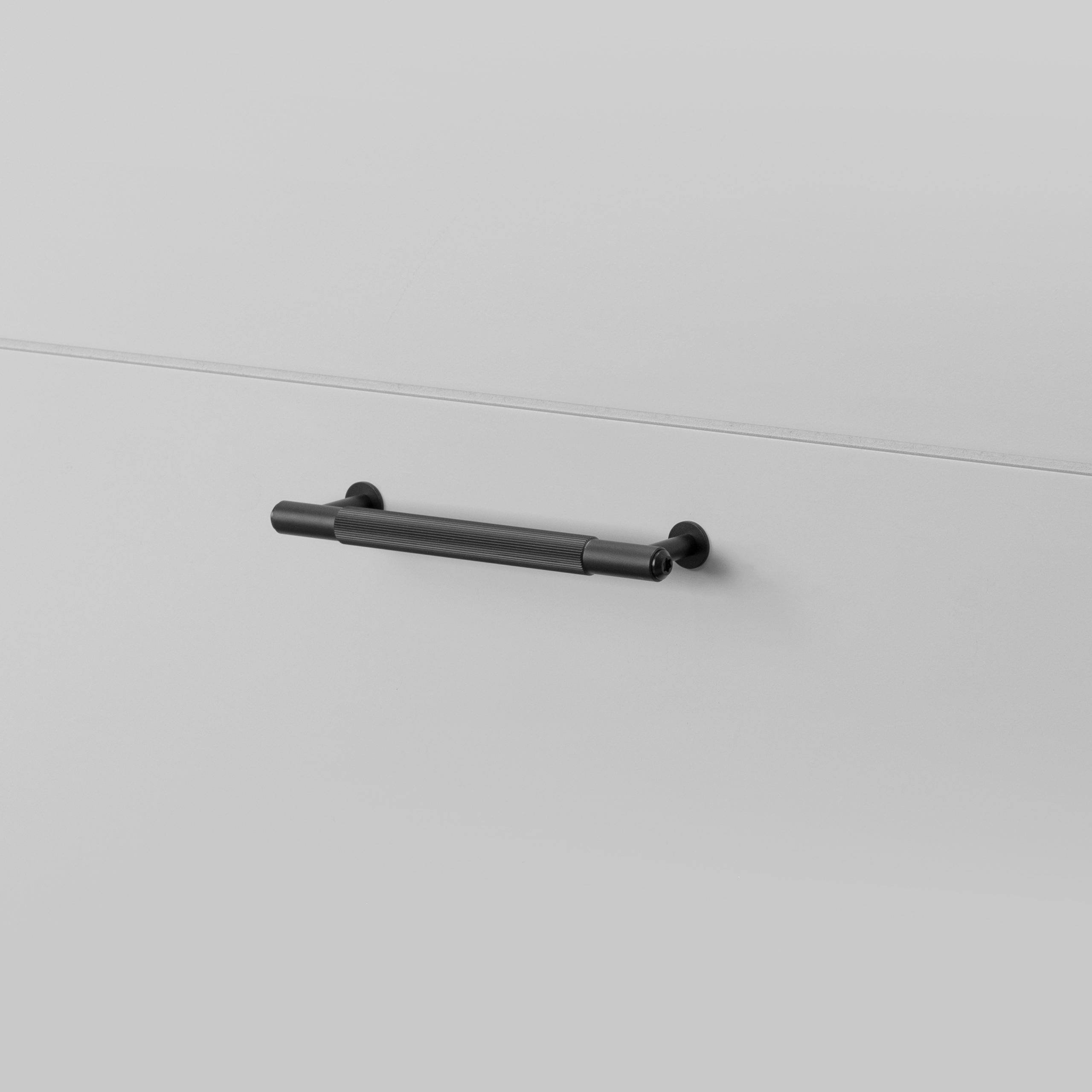Uchwyt meblowy podłużny Pull Bar Linear 125 – Czarny
