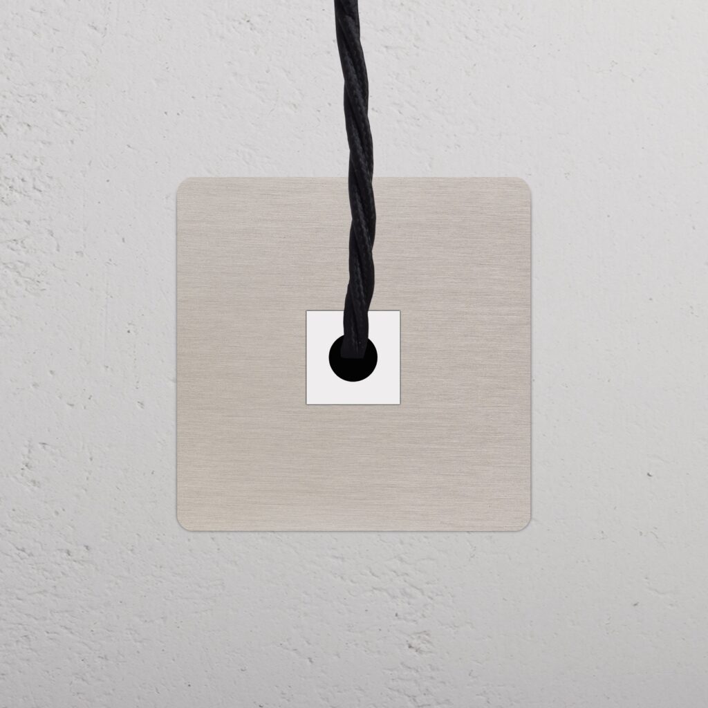 Kew Wyjście kablowe w pojedynczej ramce – Satynowy nikiel, Biały