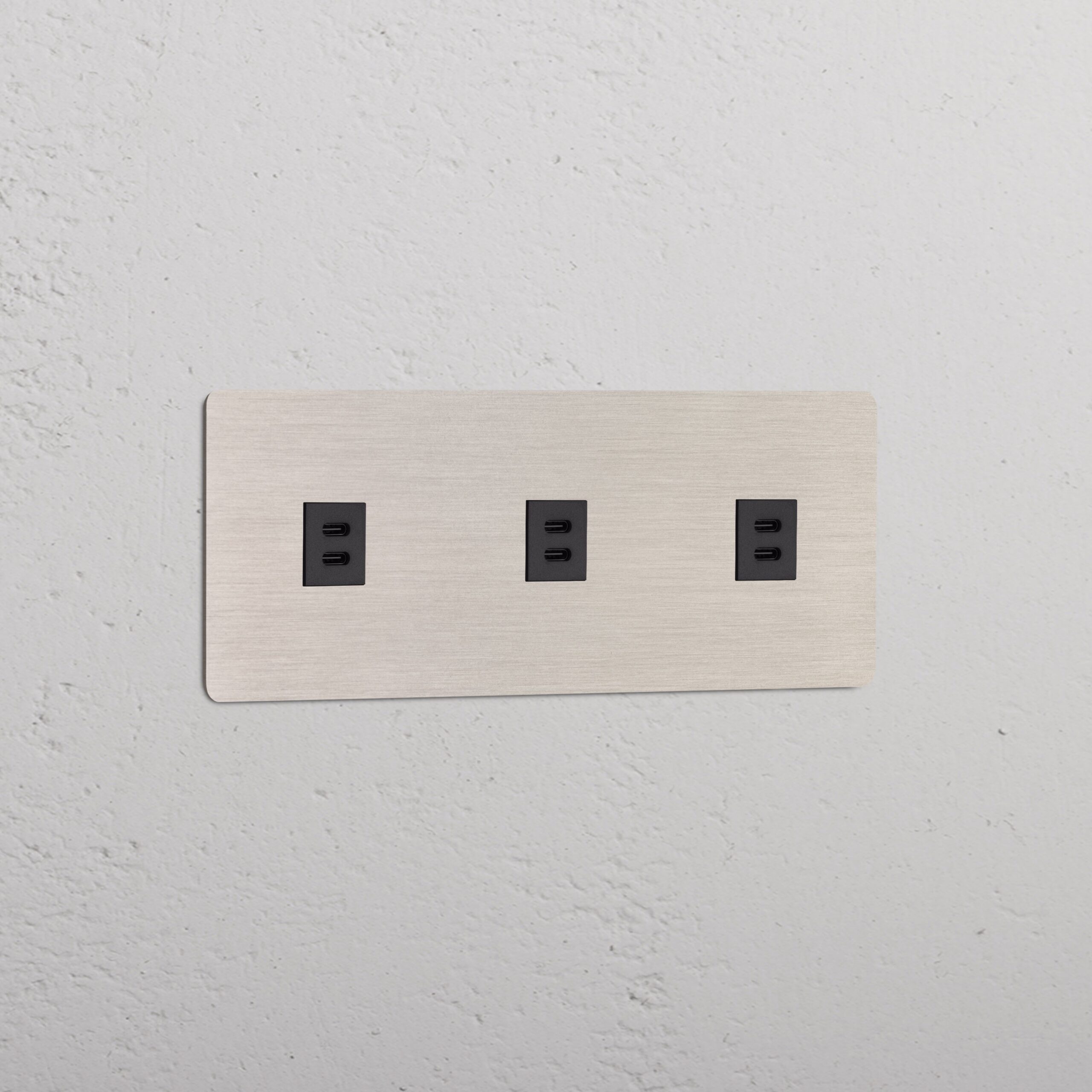 Kew Gniazdo USB-C 30 W x 3 w potrójnej ramce – Satynowy nikiel, Czarny