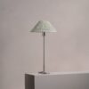 Cotswold średnia plisowana lampa stołowa zielony mech – Polerowany nikiel