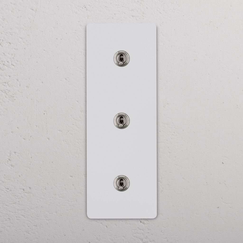 Grove Włącznik dźwigniowy x 3 w potrójnej ramce pionowej – Polerowany nikiel do malowania