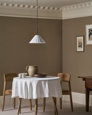 Cotswold średnia lampa wisząca z delikatną porcelaną – Antyczny mosiądz
