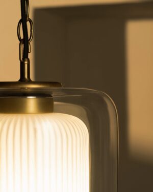 Windsor średnia lampa wisząca z opalowym szkłem – Antyczny mosiądz