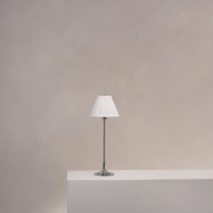 Cotswold mała plisowana lampa stołowa biały alabaster – Polerowany nikiel