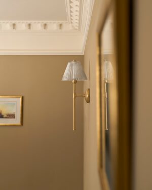 Cotswold kinkiet ścienny z ryflowanym szkłem – Antyczny mosiądz