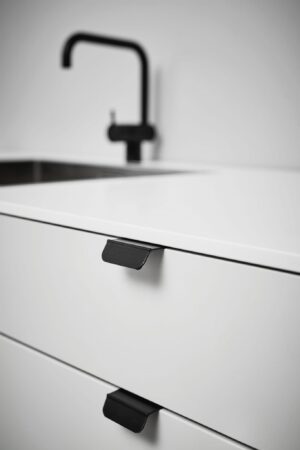 Uchwyt meblowy krawędziowy Accent 32 Aluminiowy Czarny Matowy Szczotkowany