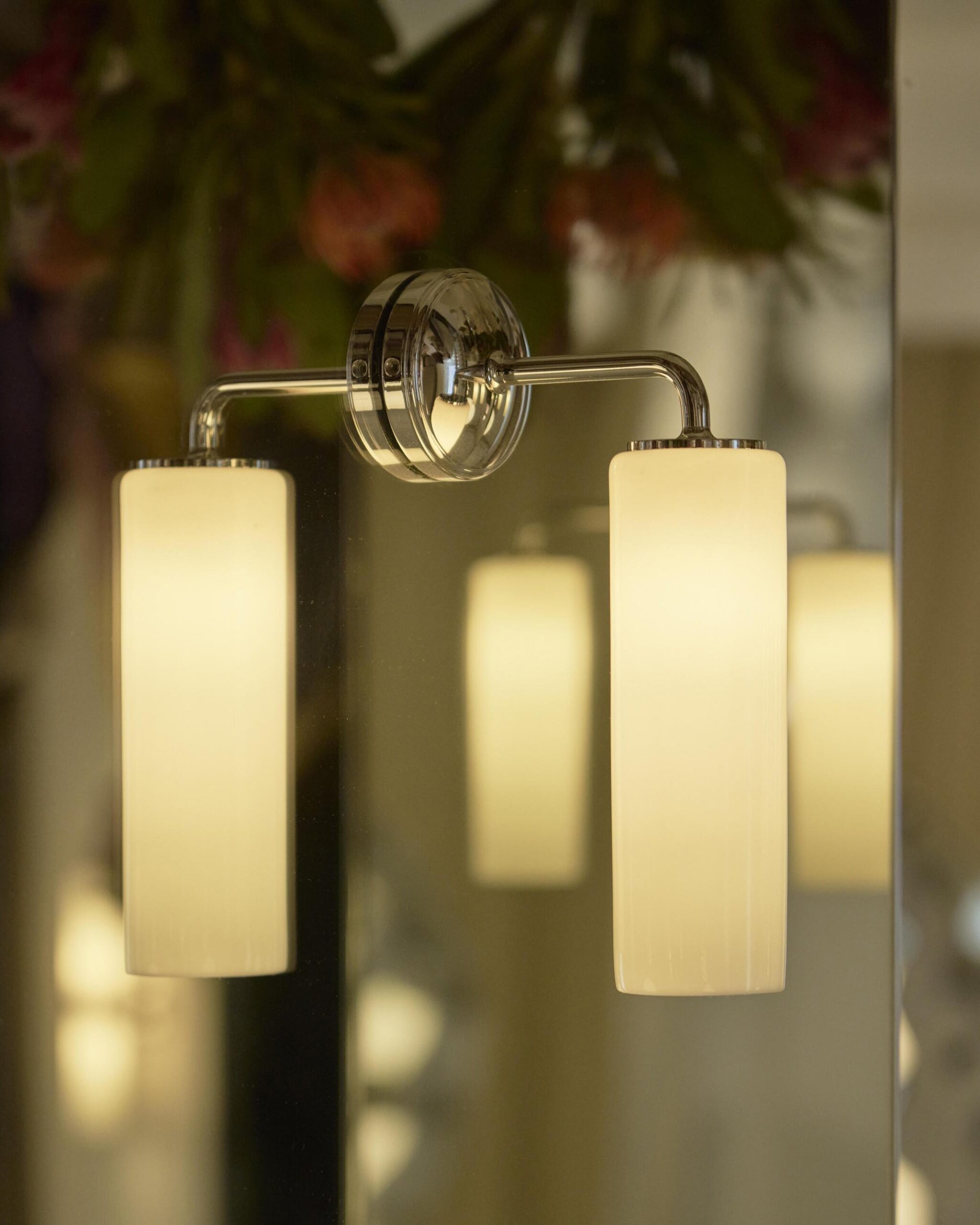 Claremont mały kinkiet ścienny z delikatną porcelaną – Polerowany nikiel