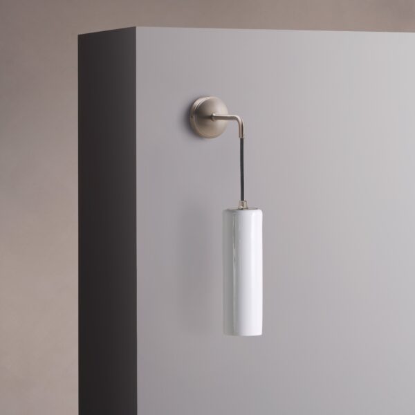 Claremont mały, wiszący kinkiet ścienny z delikatną porcelaną – Satynowy nikiel