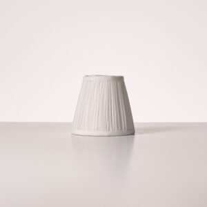 Malvern Mały plisowany klosz – Biały alabaster
